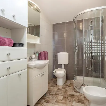 Pet Friendly In Krasica With Jacuzzi * Krasica (Primorje-Gorski Kotar)