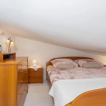 Pet Friendly In Krasica With Jacuzzi * Krasica (Primorje-Gorski Kotar)