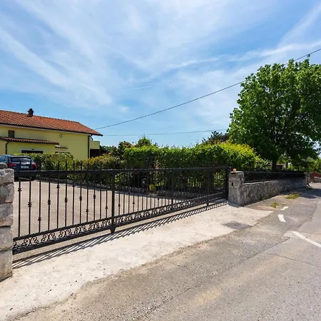 Dom wakacyjny Lovely In With Outdoor Swimming Pool *