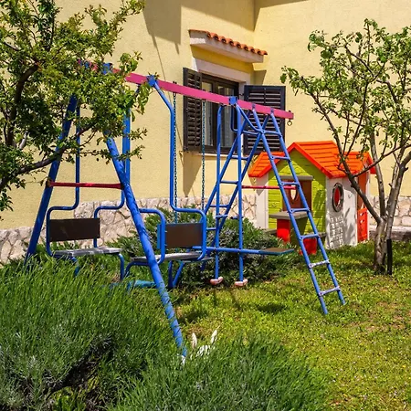 Dom wakacyjny Lovely In With Outdoor Swimming Pool Krasica (Primorje-Gorski Kotar)
